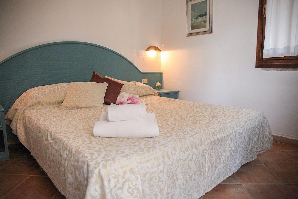 Hotel Micalosu Cannigione Buitenkant foto