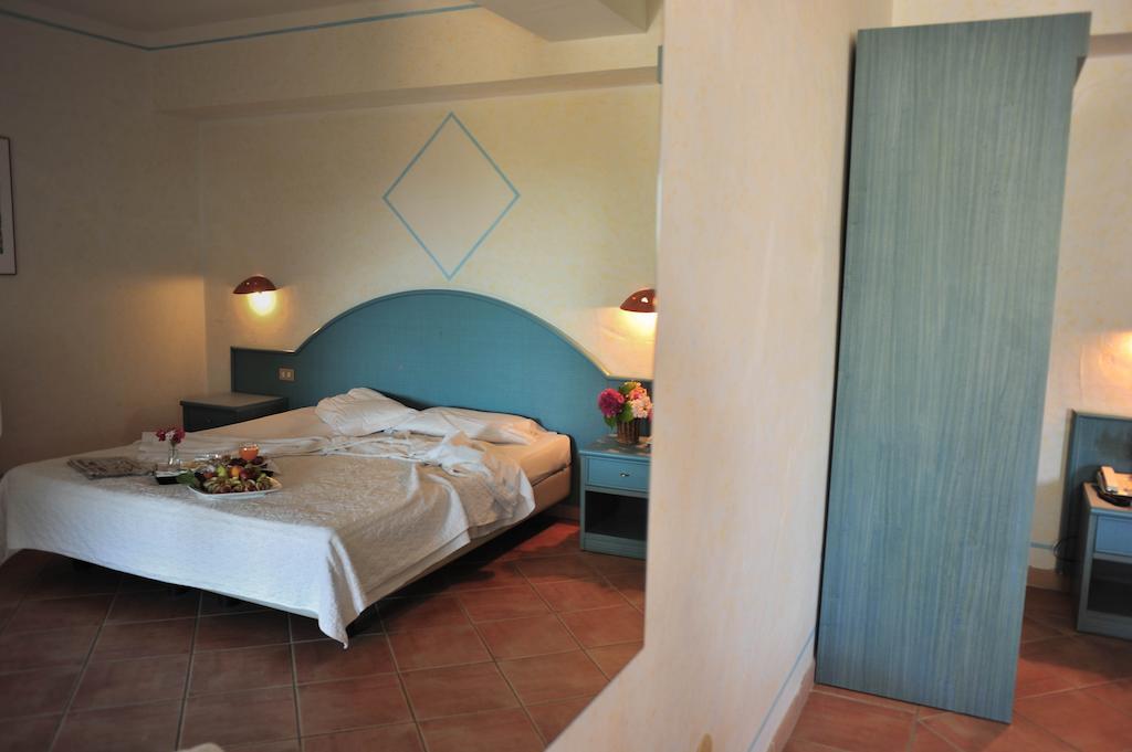 Hotel Micalosu Cannigione Buitenkant foto